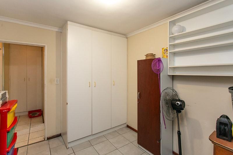 3 Bedroom Property for Sale in Peerless Park West Western Cape